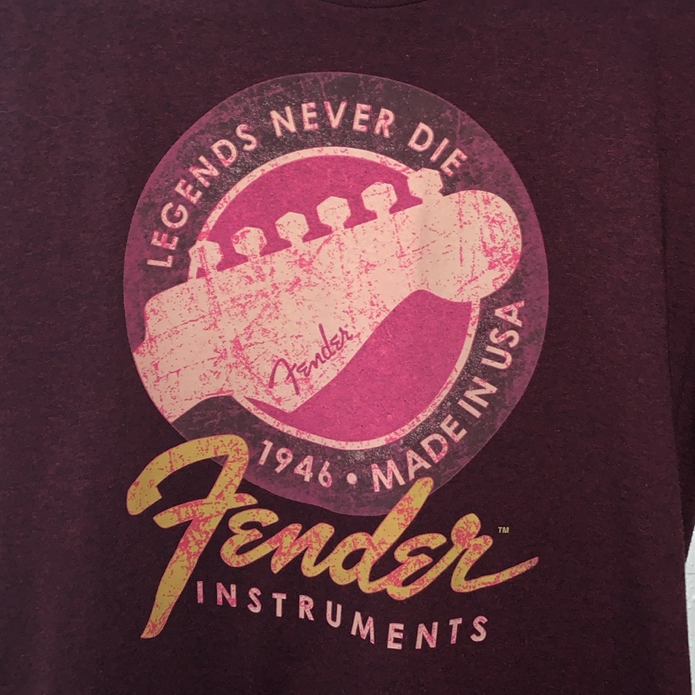 Fender Legends Never Die Burgundy T Shirt - Picture 3 of 4